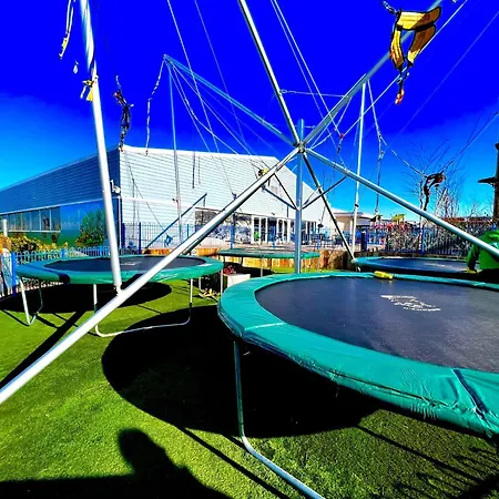 Lodge Lula Scarborough