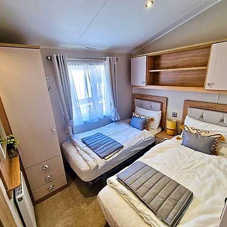 Lodge Lula Scarborough