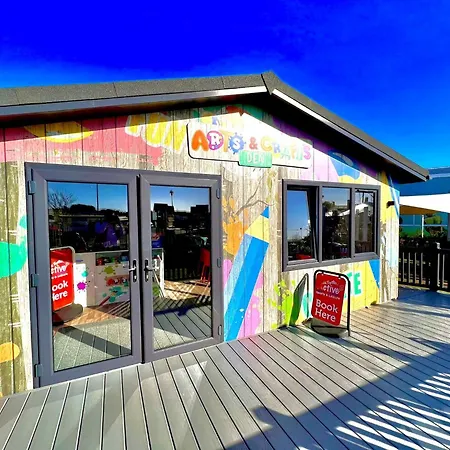 Lodge Lula Scarborough